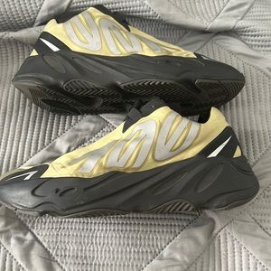 Yeezy 700 Resin